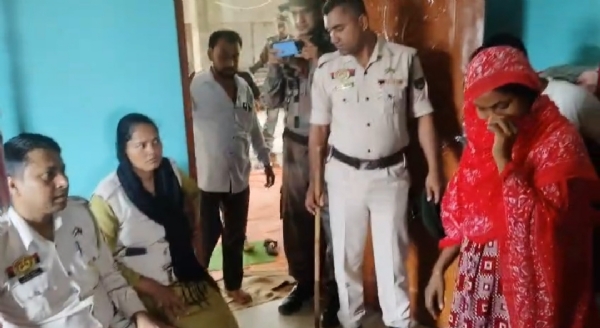চুরির তদন্তে পুলিশ