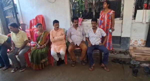 প্রয়াত যুব নেতার বাড়িতে বিধায়ক জহর