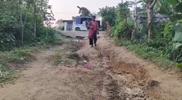 রাস্তার বেহাল অবস্থা