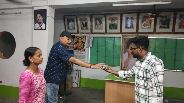 চাবি তুলে দেওয়া হল