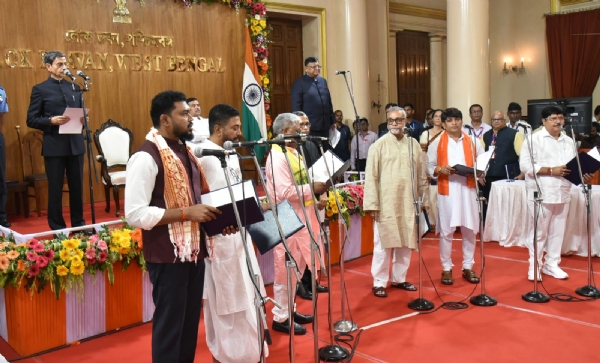 লোক ভবনে শপথ নিলেন ৩৫ জন নতুন মন্ত্রী