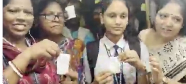 নিখরচায় বাস পরিষেবা খতিয়ে দেখলেন শশী অগ্নিহোত্রী, মহিলাদের মধ্যে খুশির আবহ