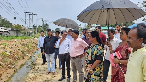 এলাকা পরিদর্শনে বিধায়িকা