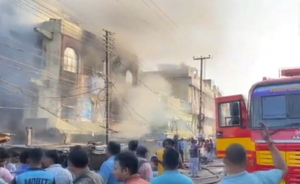 কটকে মাছের বাজারে ভয়াবহ আগুন, হতাহতের খবর নেই