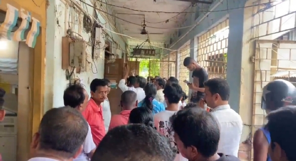 বিদ্যুৎ নিগমের অফিসে বিক্ষোভ