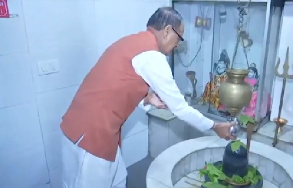 প্রধানমন্ত্রীর দীর্ঘায়ু কামনায় প্রার্থনা শিবরাজের প্রধানমন্ত্রীর দীর্ঘায়ু কামনায় প্রার্থনা শিবরাজের