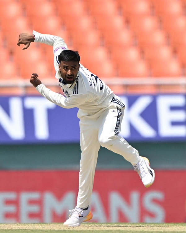 ভারতের হয়ে টেস্টে দুর্দান্ত অভিষেকের পর মানব সুথার ওয়ারউইকশায়ারে যোগ দিয়েছেন