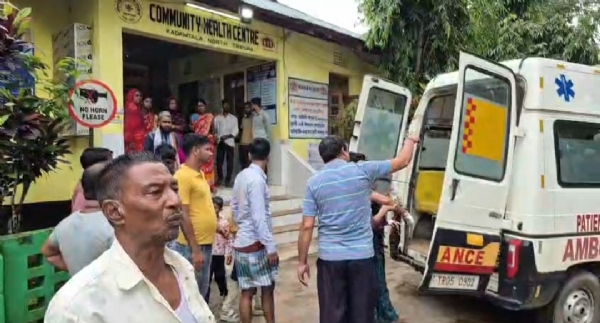 আহতদের নিয়ে যাওয়া হয় হাসপাতালে