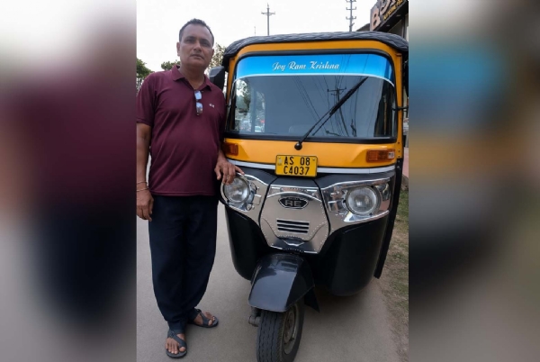 অটোচালক প্রণব দে