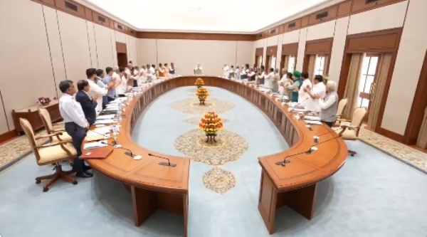 মন্ত্রিসভার বৈঠকে প্রধানমন্ত্রীকে অভিনন্দন কেন্দ্রীয় মন্ত্রীদের