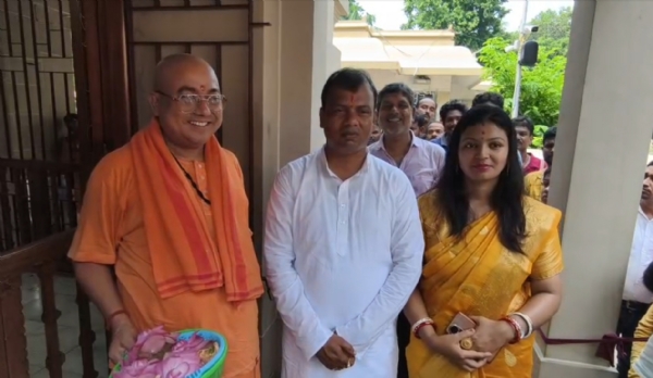 বিজেপি সরকারের ১২ বছর পূর্তিতে গোঘাট  বিধায়কের রামকৃষ্ণ মঠে পূজোপাঠ