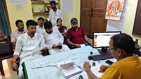 সরকারি অফিসে বিধায়কের হানা