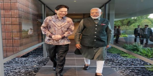 এবার সিঙ্গাপুর থেকে এল অভিনন্দন, মোদীকে শুভেচ্ছা লরেন্সের