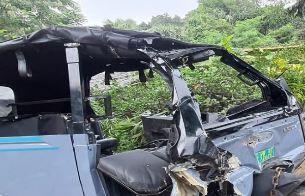 মুর্শিদাবাদে পিকআপ ভ্যানে ধাক্কা ই-রিকশার, আহত ৬ পড়ুয়া