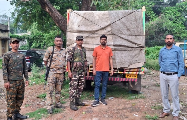 এনজিটির নিষেধাজ্ঞার পরও ধানবাদে অবৈধ বালু উত্তোলন, অভিযানে আটক ২ গাড়ি