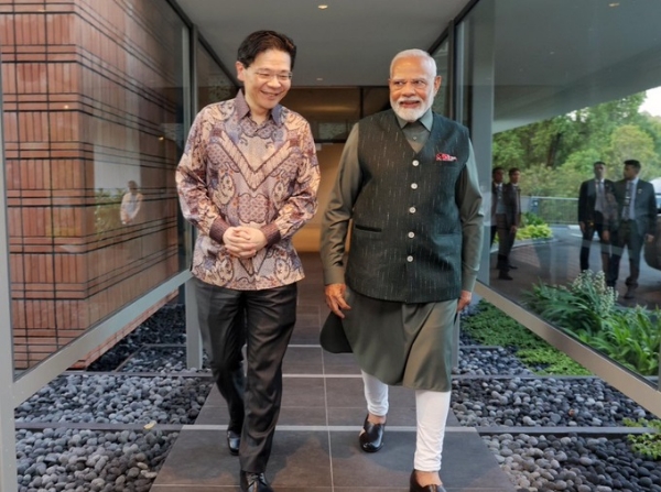 এবার সিঙ্গাপুর থেকে এল অভিনন্দন, মোদীকে শুভেচ্ছা লরেন্সের
