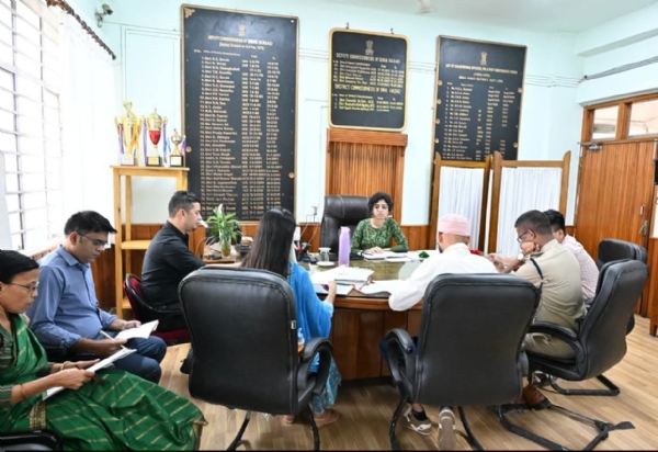 জেলা কমিশনার গায়ত্রী দেবীদাস হাইলিঙ্গের পৌরোহিত্যে অনুষ্ঠিত বৈঠক