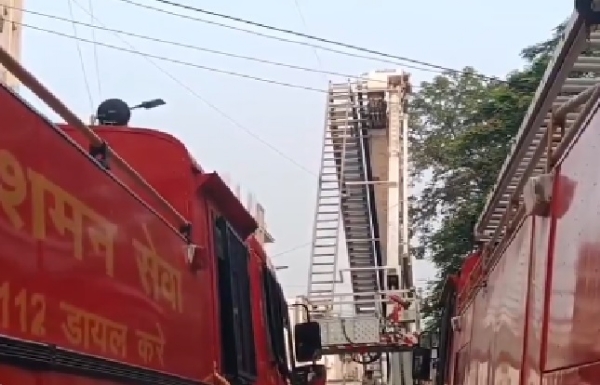 পাটনার বিস্কোমান ভবনের ১৩ তলায় আগুন, দমকলের চেষ্টায় এসেছে নিয়ন্ত্রণে