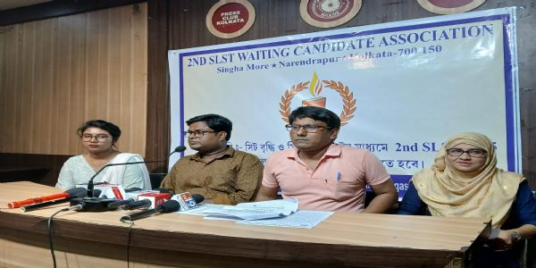 দ্বিতীয় এসএলএসটি-র সমস্ত ওয়েটিং প্রার্থীকে নিয়োগের দাবি, কলকাতায় সরব চাকরিপ্রার্থীরা