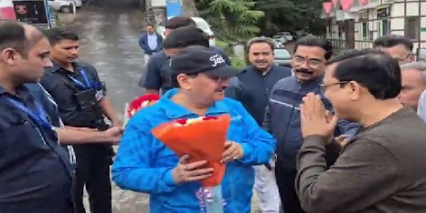 হিমাচলের শিমলায় স্বচ্ছতা অভিযানে শামিল কেন্দ্রীয় মন্ত্রী জে পি নাড্ডা