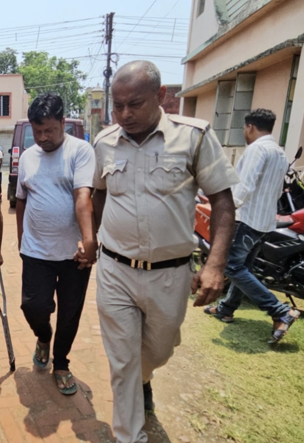 গ্রেফতার মান্দারণ গ্রাম পঞ্চায়েতের প্রধানের স্বামী