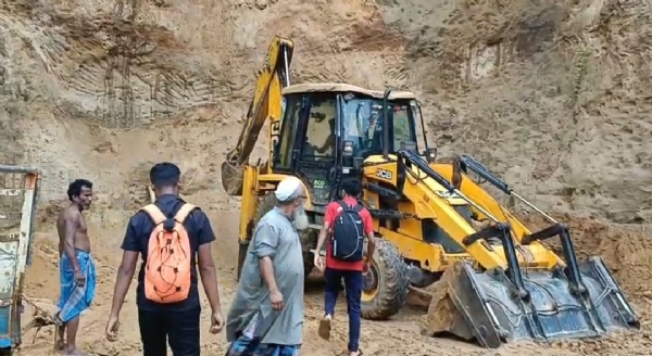 মাটি ধসে মৃত্যু দুই