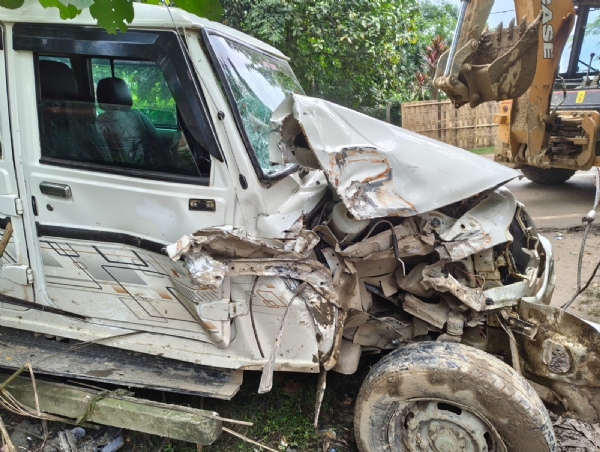 কন্টেইনারের সঙ্গে সংঘর্ষে চিড়েচ্যাপটা বলেরো