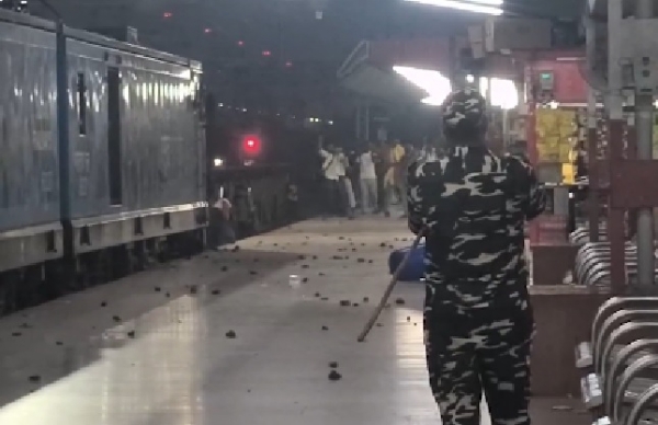 পাটলিপুত্র রেল স্টেশনে অশান্তি, মোতায়েন বিশাল সংখ্যক পুলিশ বাহিনী