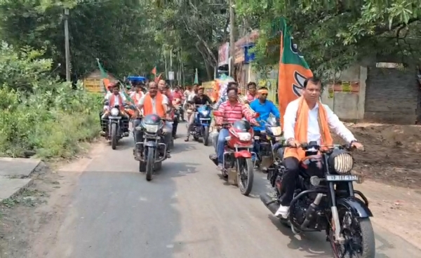 গোঘাটে বিধায়কের নেতৃত্বে বাইক মিছিল গোঘাটে বিধায়কের নেতৃত্বে বাইক মিছিল
