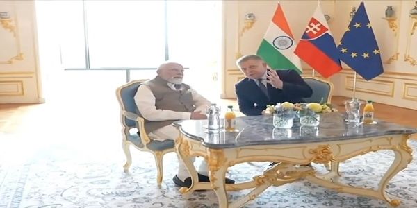 ব্রাতিস্লাভায় মোদী ও ফিকোর মধ্যে দ্বিপাক্ষিক বৈঠক, নানা বিষয়ে হয়েছে কথা