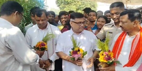 গোঘাটে জনকল্যাণ শিবিরে আচমকা প্রতিমন্ত্রী ভাস্কর ভট্টাচার্য, খতিয়ে দেখলেন পরিষেবা