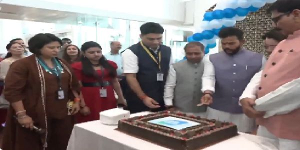 নয়ডা আন্তর্জাতিক বিমানবন্দরে চালু উড়ান, খুশি প্রথম যাত্রীরা