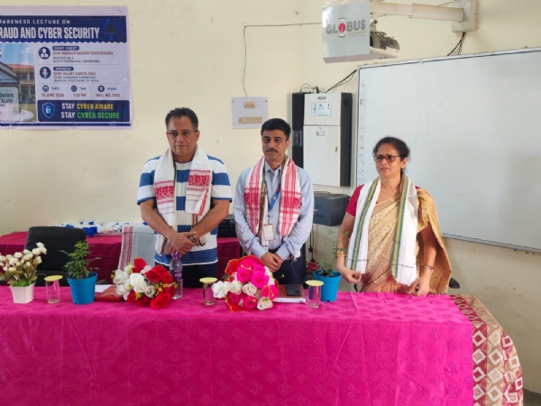 বক্তৃতানুষ্ঠানে রজতকান্তি দাস, বিধায়ক আমিনুর রশিদ চৌধুরী এবং অধ্যক্ষ জয়শ্রী চক্রবর্তী