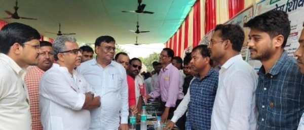 সহযোগ শিবির পরিদর্শনে মন্ত্রী নীতিশ মিশ্র