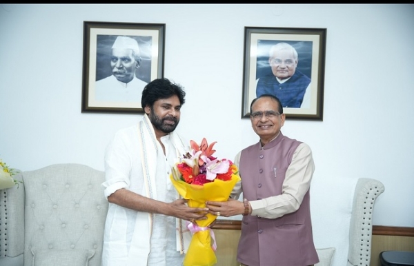 শিবরাজ সিংয়ের সঙ্গে সাক্ষাৎ পবন কল্যাণের