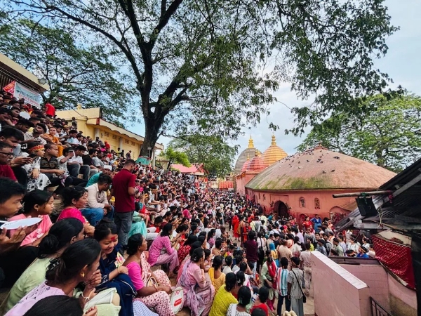 কামাখ্যা মন্দিরে ভক্তকুলের ভিড় (ফাইল ফটো)