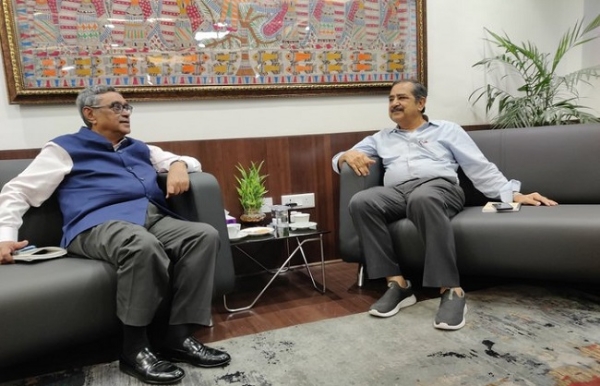অশোক লাহিড়ী ও স্বপন দাশগুপ্ত