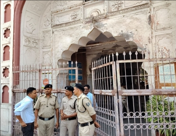 গুজরাটের তিন পুরনিগমে বোমা হামলার হুমকি, কড়া নিরাপত্তা জারি