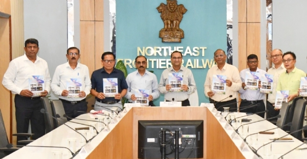 অনুষ্ঠানে এনএফ রেলের জিএম সহ অন্য পদাধিকারীগণ