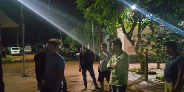 জমি বিবাদে গুলিচালনার অভিযোগ, পিস্তলবাজ গ্রেফতারের দাবিতে সিধাই থানায় বিক্ষোভ