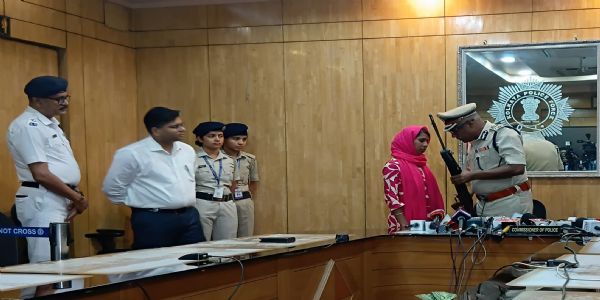অস্ত্র ছেড়ে মূল স্রোতে প্রাক্তন মহিলা মাওবাদী পুষ্পা