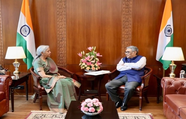 অশোক লাহিড়ী ও নির্মলা সীতারমন