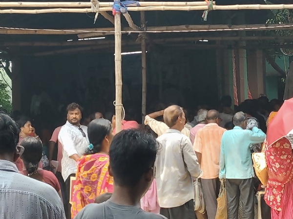 গোঘাটের জনকল্যান শিবিরে উপচে পড়া ভিড়