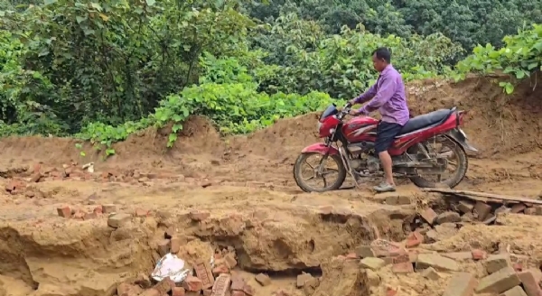 রাস্তা বেহাল