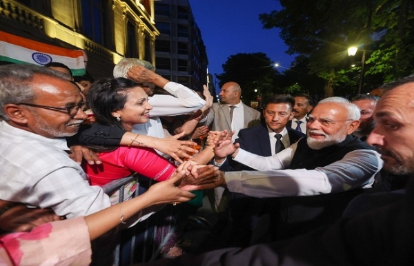 প্যারিসে প্রধানমন্ত্রী