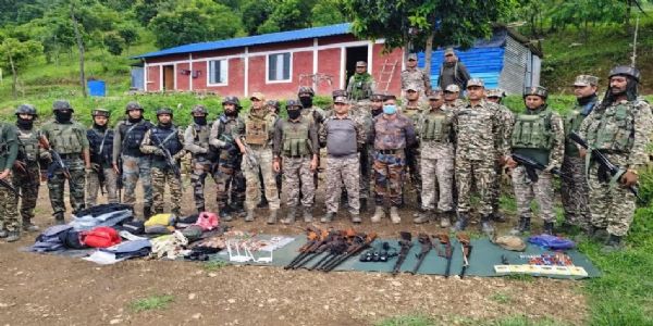 মণিপুরে যৌথবাহিনীর অভিযানে উদ্ধার বিপুল পরিমাণের আগ্নেয়াস্ত্র ও গোলাবারুদ, কাংপোকপি ও চূড়াচাঁদপুরে ধ্বাংস একাধিক বাংকার, আটক চার