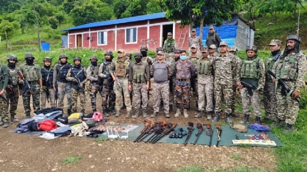 মণিপুরে উদ্ধার বিপুল পরিমাণের আগ্নেয়াস্ত্র ও গোলাবারুদ
