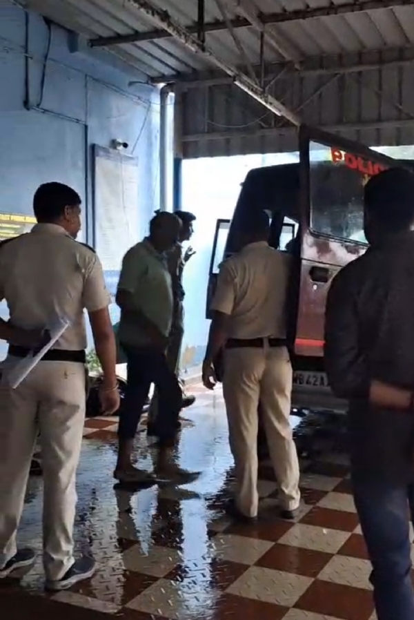 আদালতে নিয়ে যাওয়া হচ্ছে শাহাবুদ্দিন খাকে আদালতে নিয়ে যাওয়া হচ্ছে শাহাবুদ্দিন খাকে
