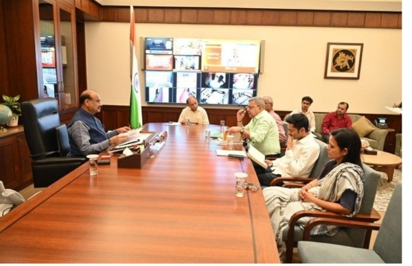 লোকসভা স্পিকারের সঙ্গে বৈঠক অভিষেকের