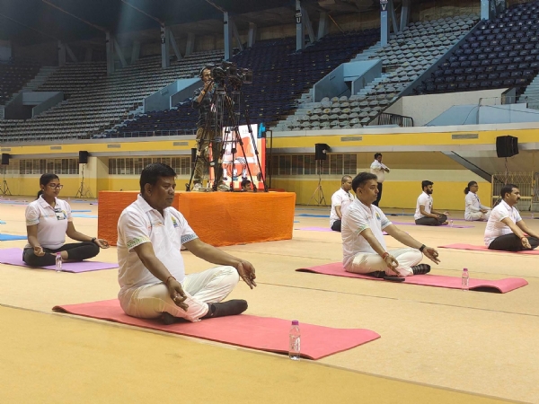 নেতাজী ইন্ডোর স্টেডিয়ামে অধ্যক্ষ রথীন্দ্র বোস